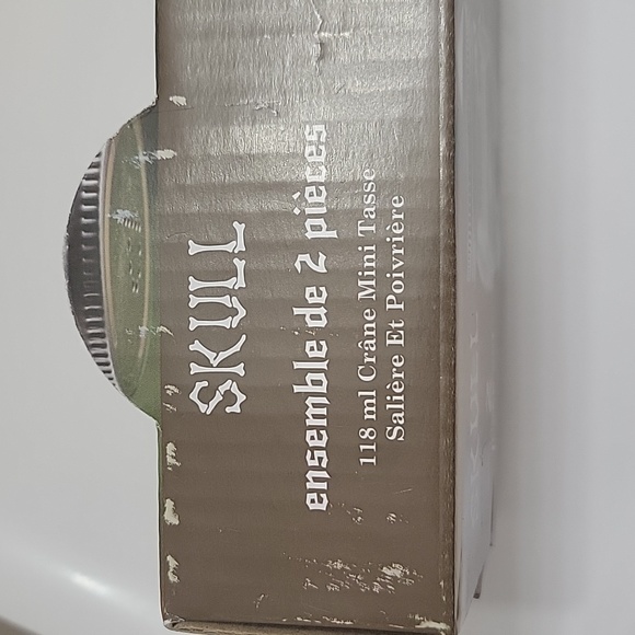 Skull Salt and Pepper Shaker Set. Unopened. Circleware 4oz 2 Piece Set. - Picture 5 of 7